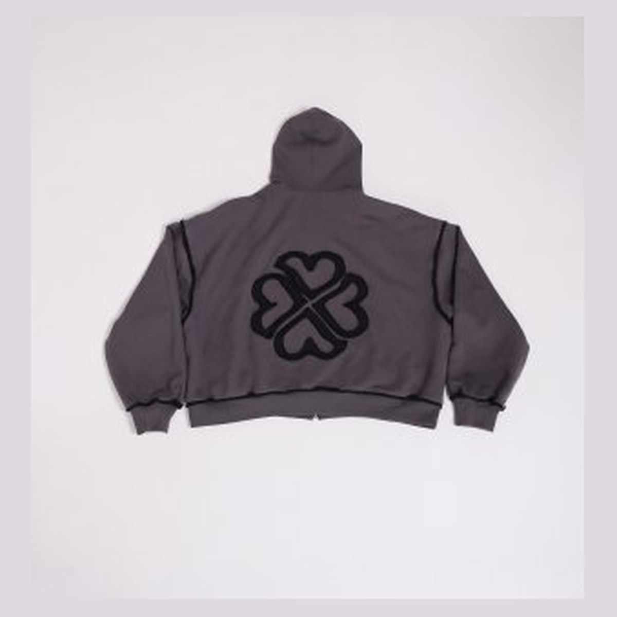 Clover Zip Hoodie / Grey: чёрный клевер-аппликация на спине, вид сзади